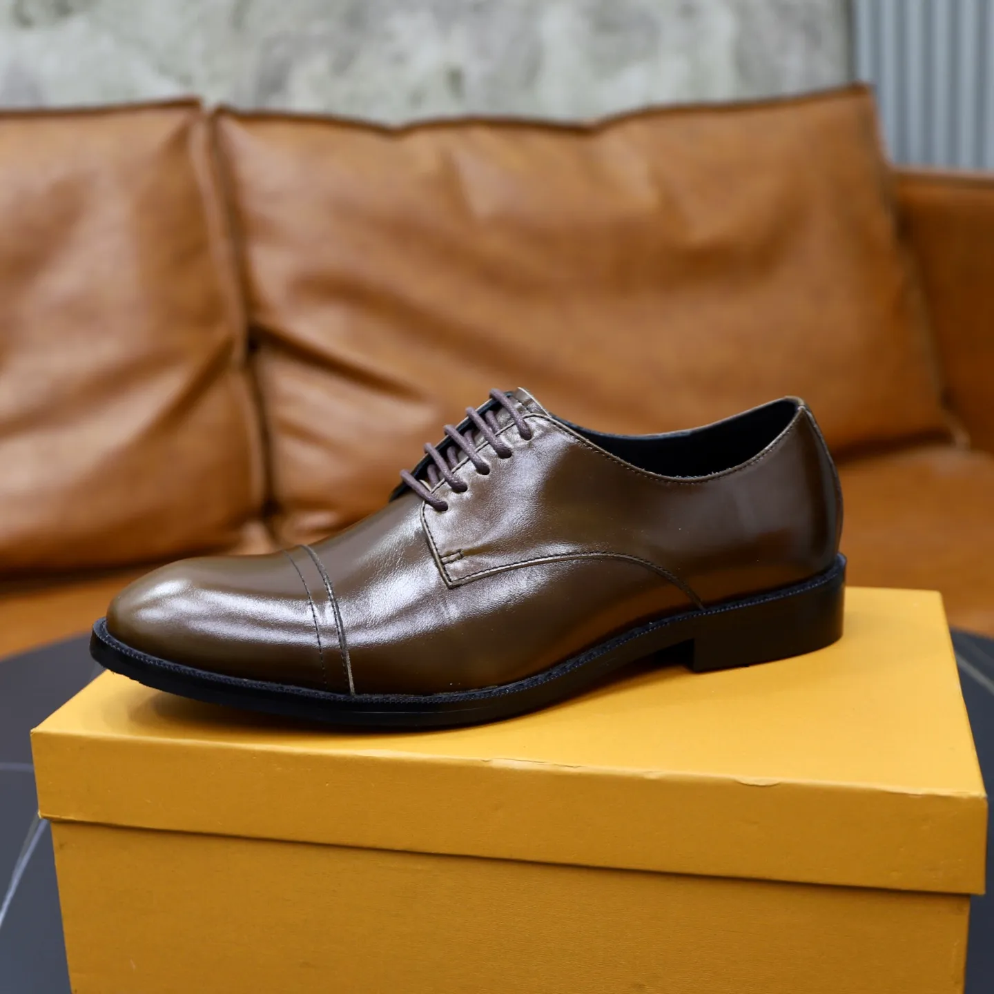 Ex-factory price: 500💰🙅‍♂️🙅‍♂️🙅‍♂️ Brand: LV Louis Vuitton Standard code: Men's size 38-44 (45 can be customized) Grade: Same style as the official website Original order quality Material: Original cowhide surface Comfortable cowhide lining Original outsole Style category: Men's fashionable casual leather shoes Distinguished big-name luxury elements Top luxury Color: actual picture color